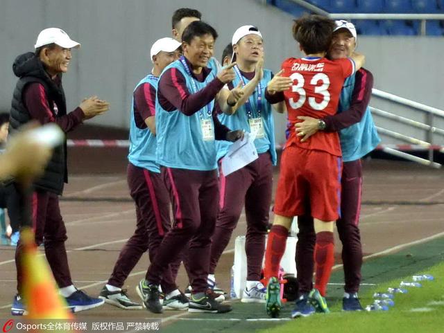 女厕偷拍尿尿