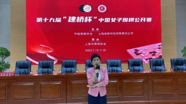 邻家夫人淫乱的肌肤