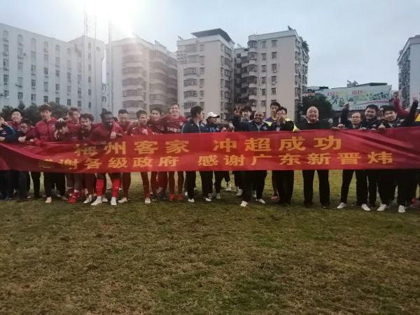 放荡的闷骚娇妻坐上来粗暴